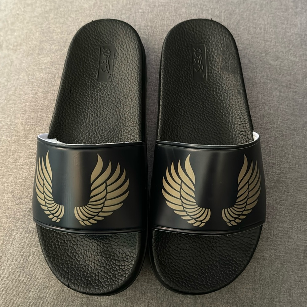 ❤️ New Icarus Black Gold Slides size 8